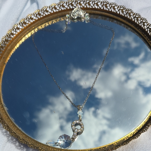 Artisan Jewelry - Artisan Handmade Silver Tone Necklace with Crystal Accents And Magnetic Closure